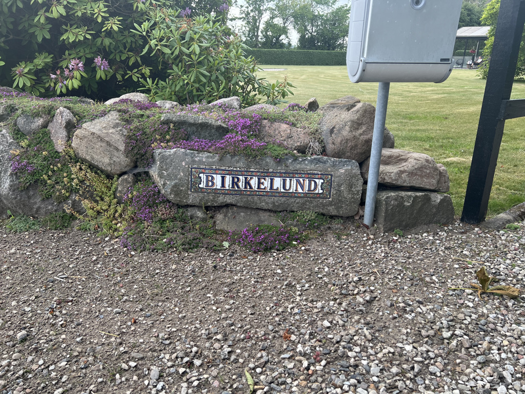 Indgang med sten